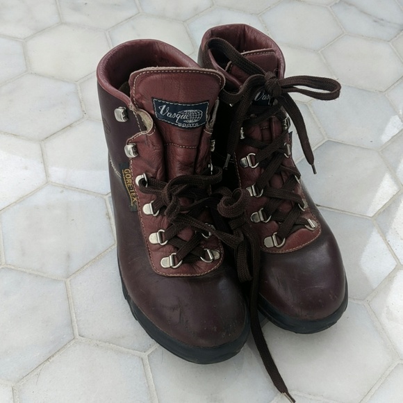 Vintage 9s Burgundy Wine Vasque Hiking 